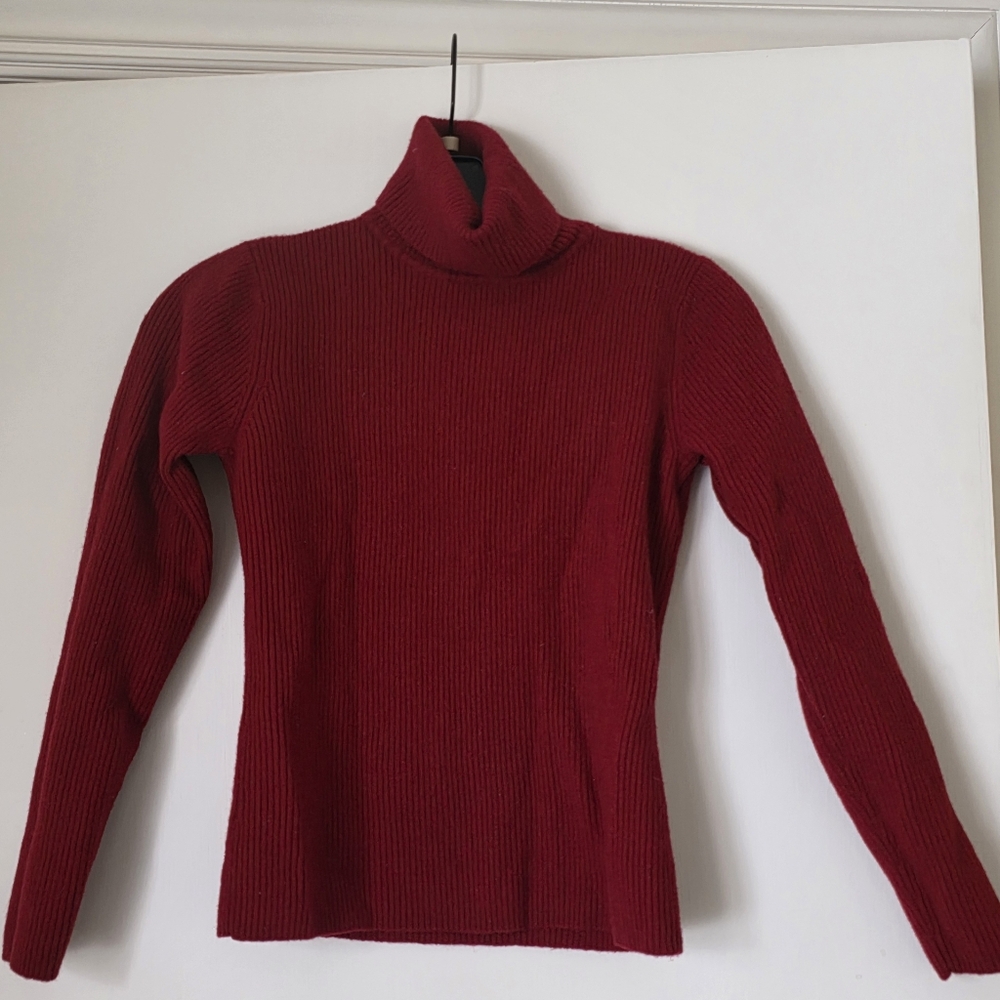 Neiman Marcus Exclusive 100% Merino Wool Ribbed Turtleneck Sweater – Burgundy